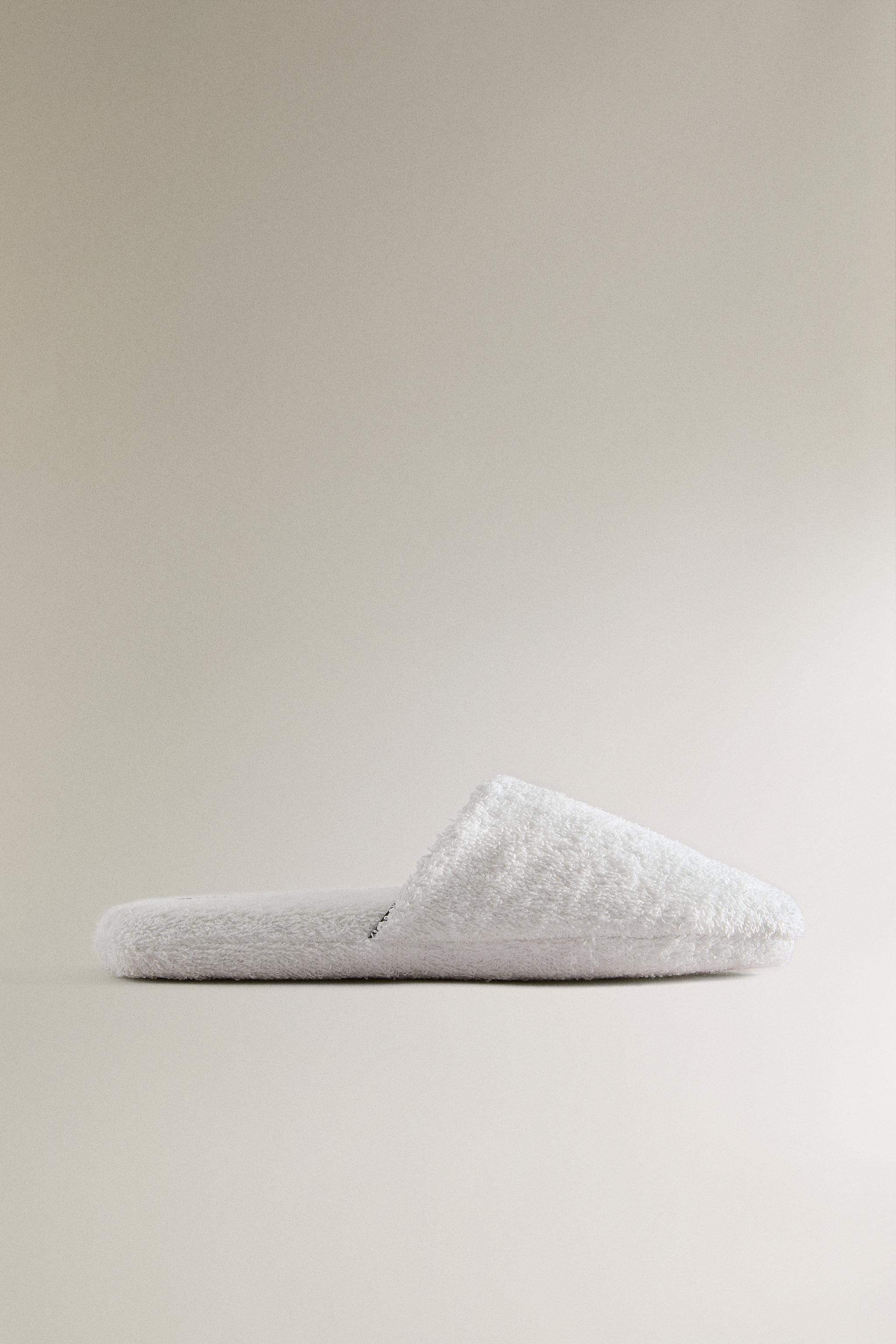 CHAUSSONS SERVIETTE DE BAIN BIAIS